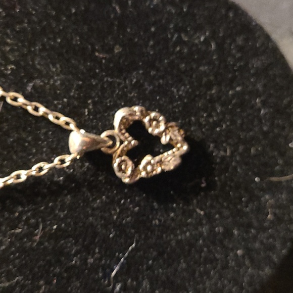Silver Toned Floral Heart with Chain - Picture 2 of 3